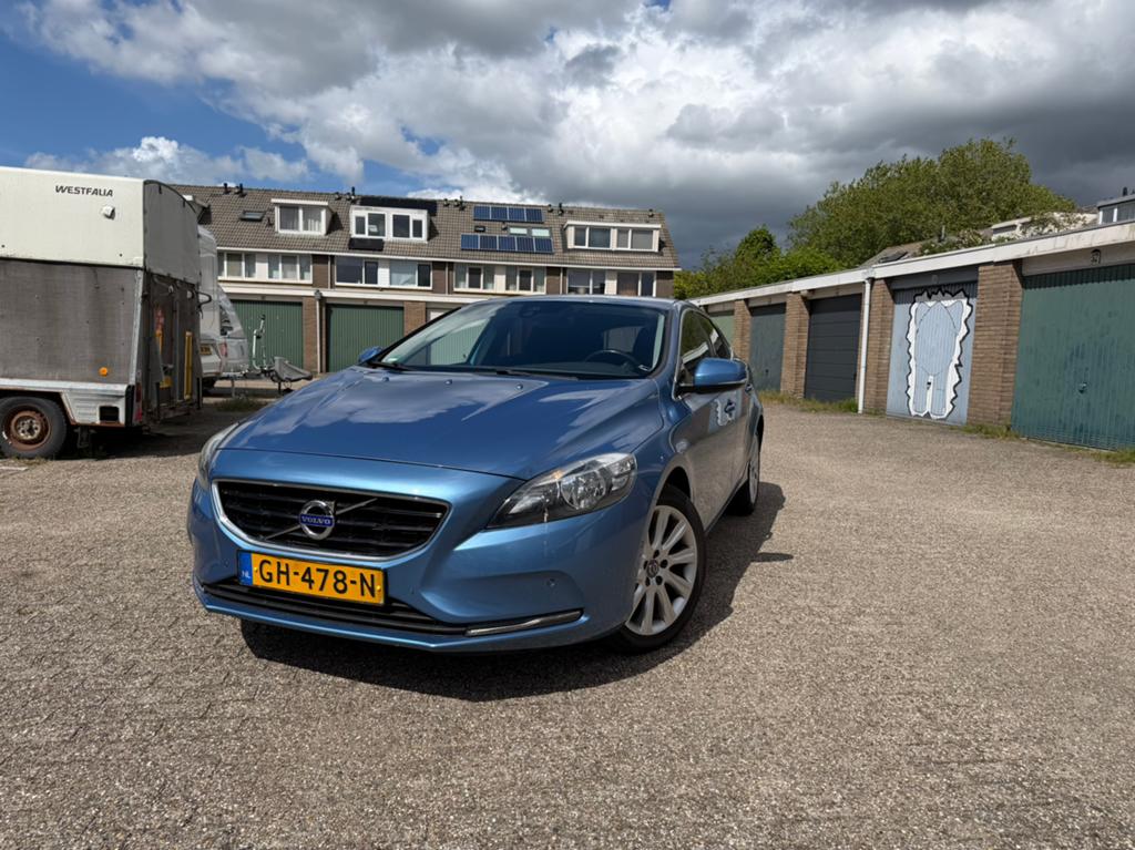 Volvo V40 1.6 T4 180PK 108.500 km automaat 2015 Blauw, Zwart, 4 cilinders, 700 kg, Leder en Stof
