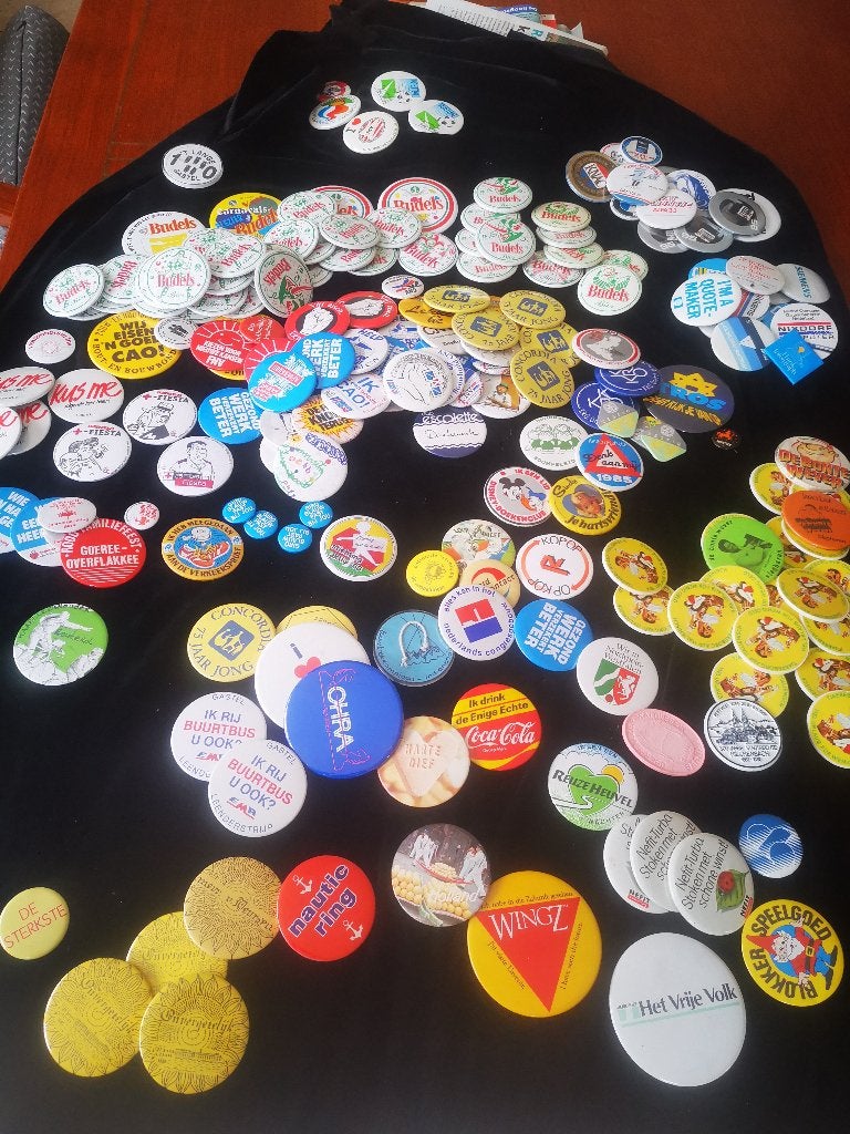 VINTAGE BUTTON PIN COLLECTIE reclame humor Drank Sport Reis, Ophalen of Verzenden, Overige onderwerpen