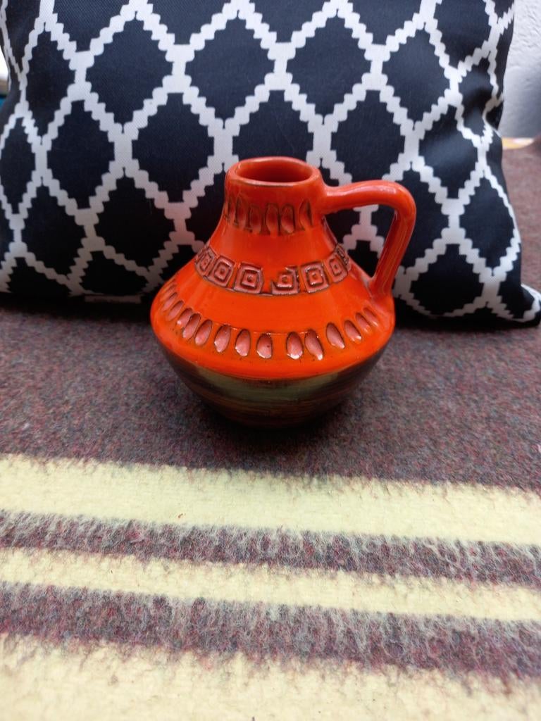 Vintage leuk klein Duits vaasje., Huis en Inrichting, Woonaccessoires | Vazen, Gebruikt, Aardewerk of Porselein, Oranje, Ophalen of Verzenden