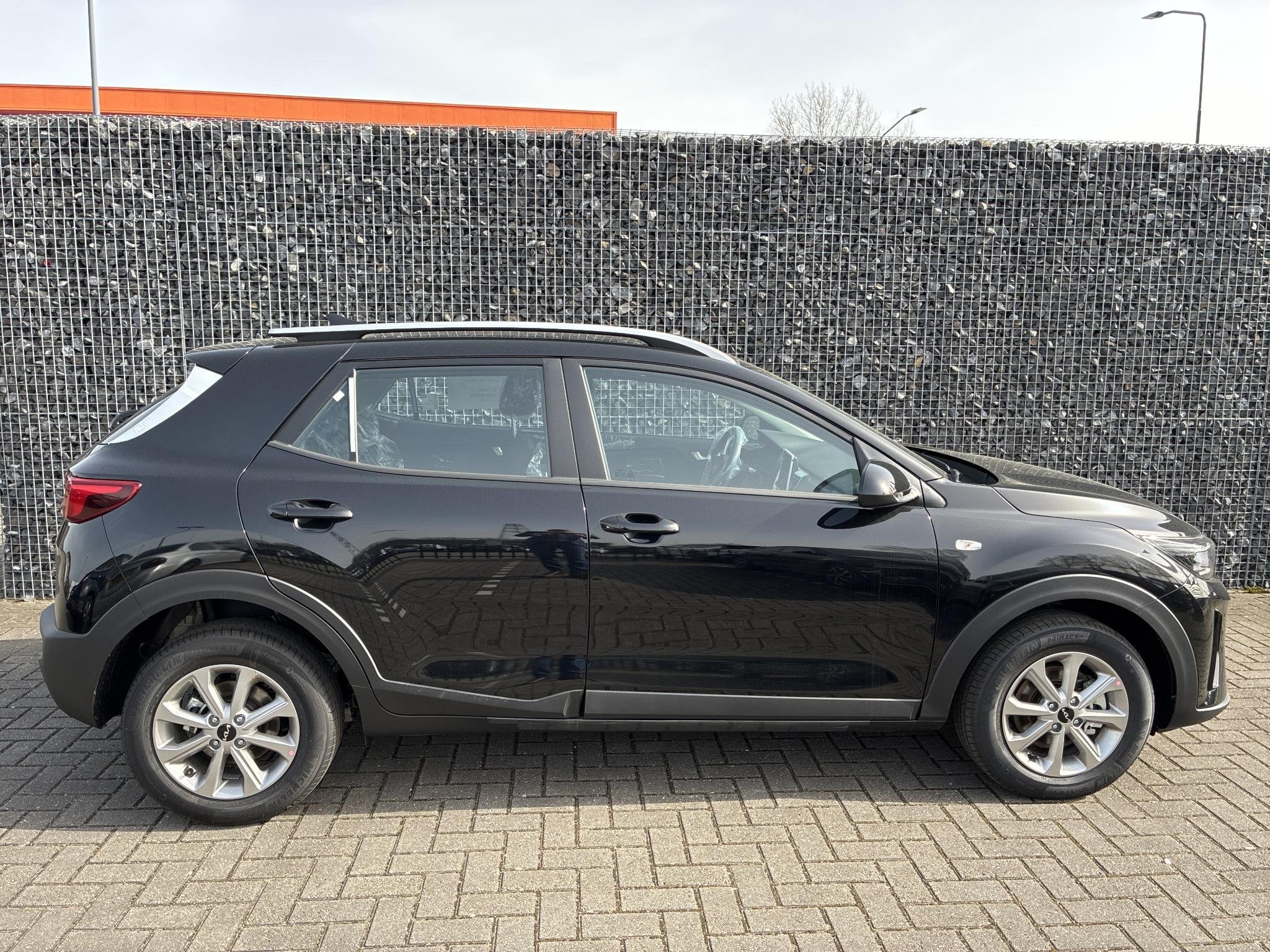 Kia Stonic 1.0 T-GDi MHEV DynamicLine | Nu of Nooit deal! |, Auto's, Dealer onderhouden, 710 kg, Euro 6, Zwart