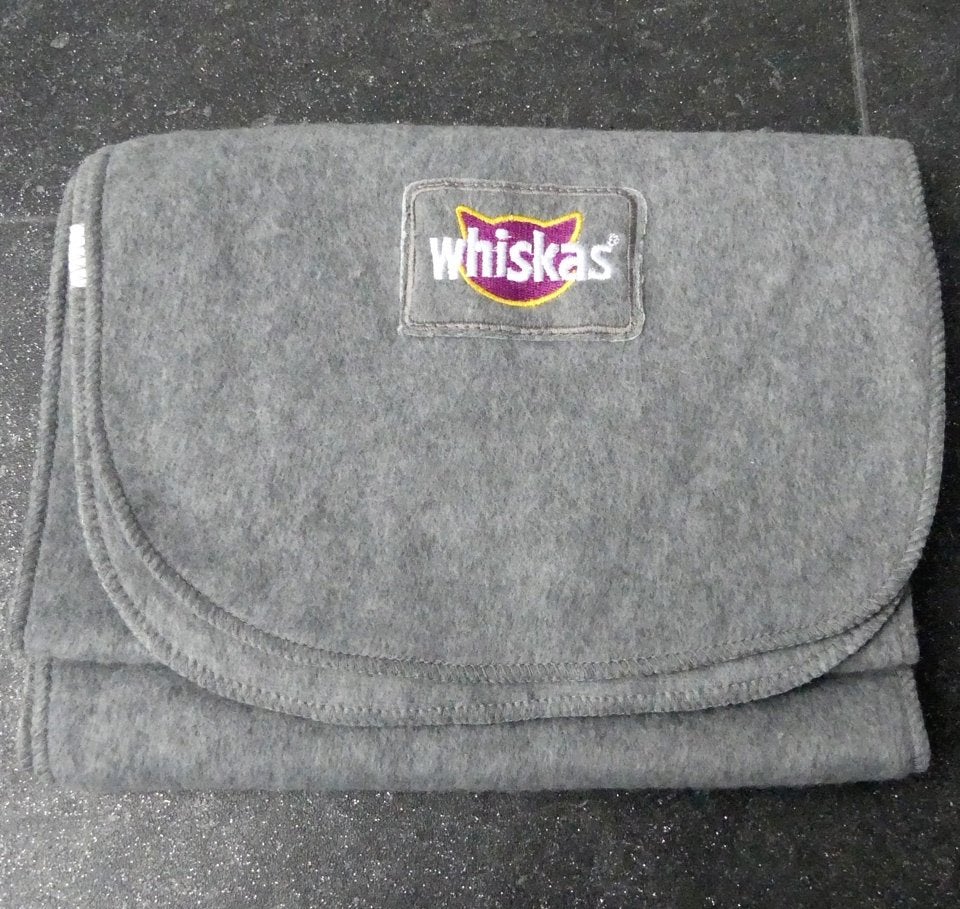 Whiskas sjaal of dekentje gemeleerd grijs fleece sjaal, Verzamelen, Ophalen of Verzenden, Zo goed als nieuw, Gebruiksvoorwerp