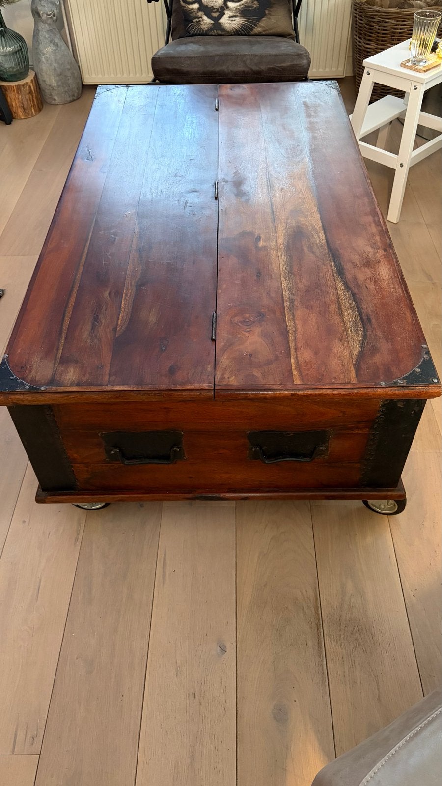 Salontafel/Opbergkist van massief hout met wielen, Ophalen, Gebruikt, Bruin, Vintage