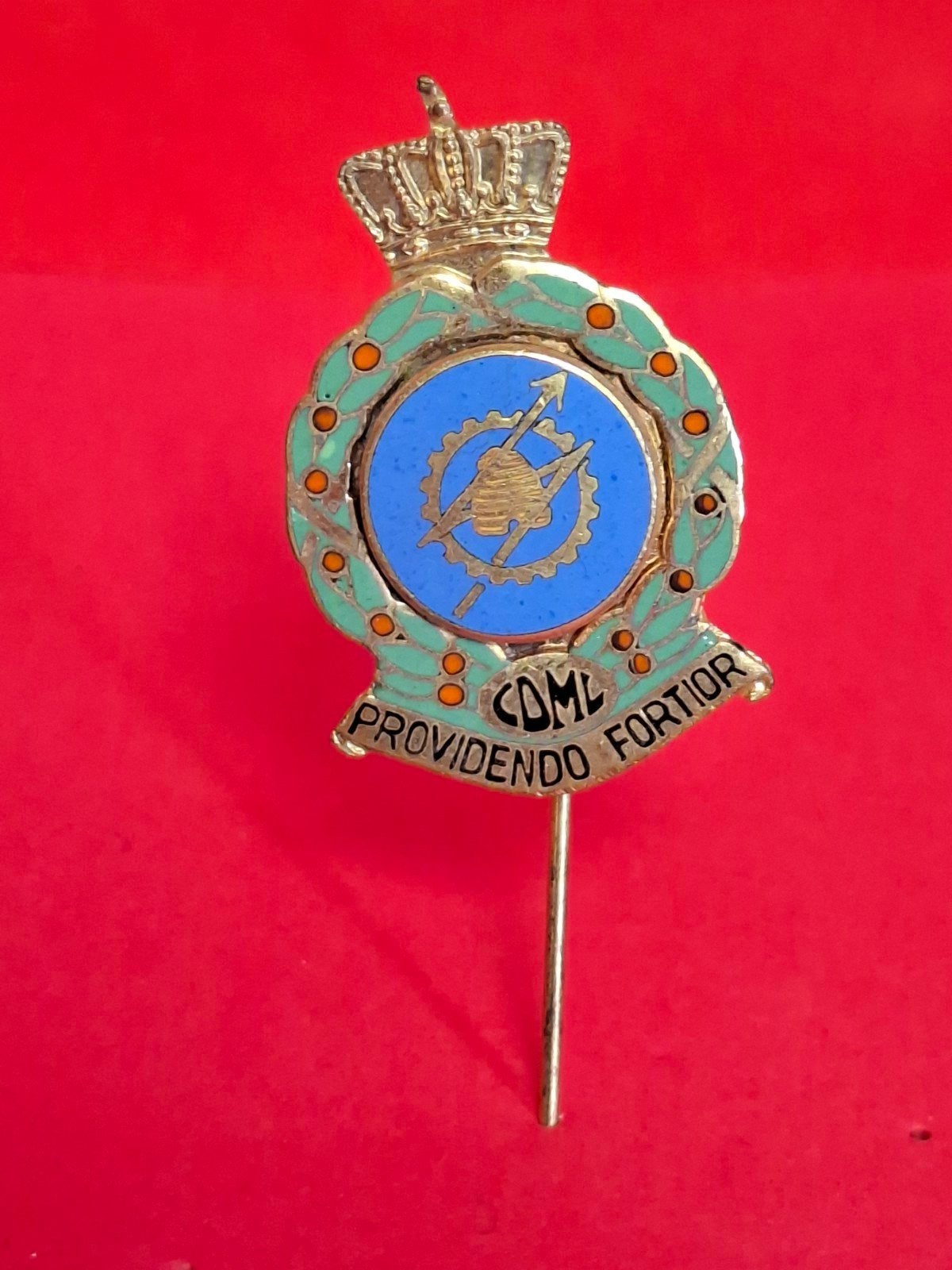 Emaille speld.  KONINKLIJKE LUCHTMACHT, Ophalen of Verzenden, Gebruikt
