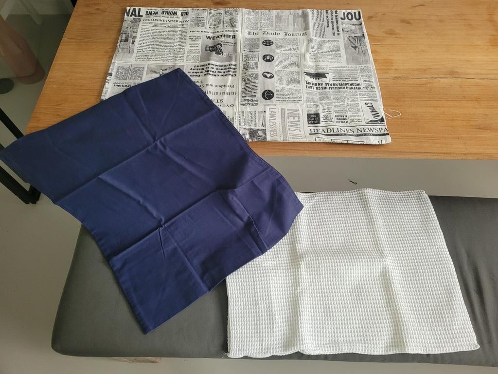 3 Kussenslopen: IKEA donkerblauw, kranten & wafelkatoen, Ophalen of Verzenden, Zo goed als nieuw, Blauw, Rechthoekig