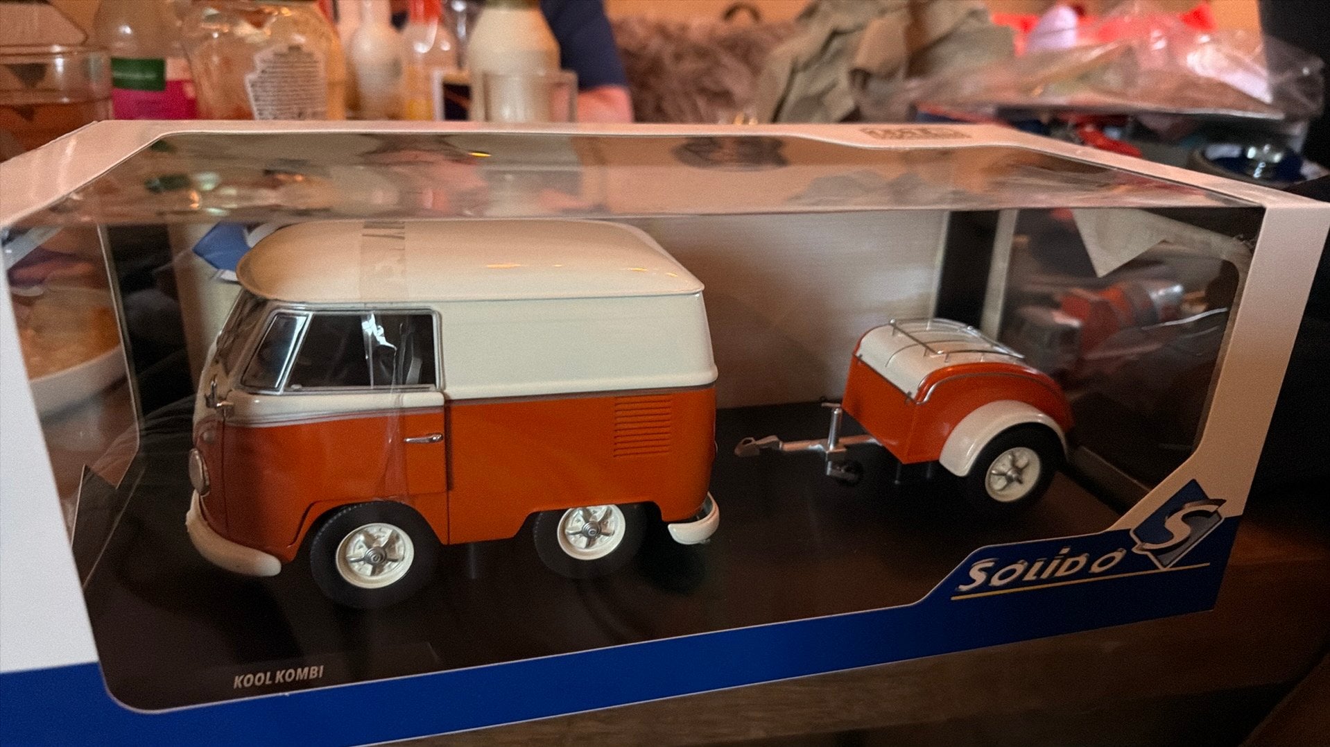Solido 1/18 Volkswagen T1 Kool Kombi met trailer - Nieuw, D, Solido, Nieuw, Ophalen of Verzenden