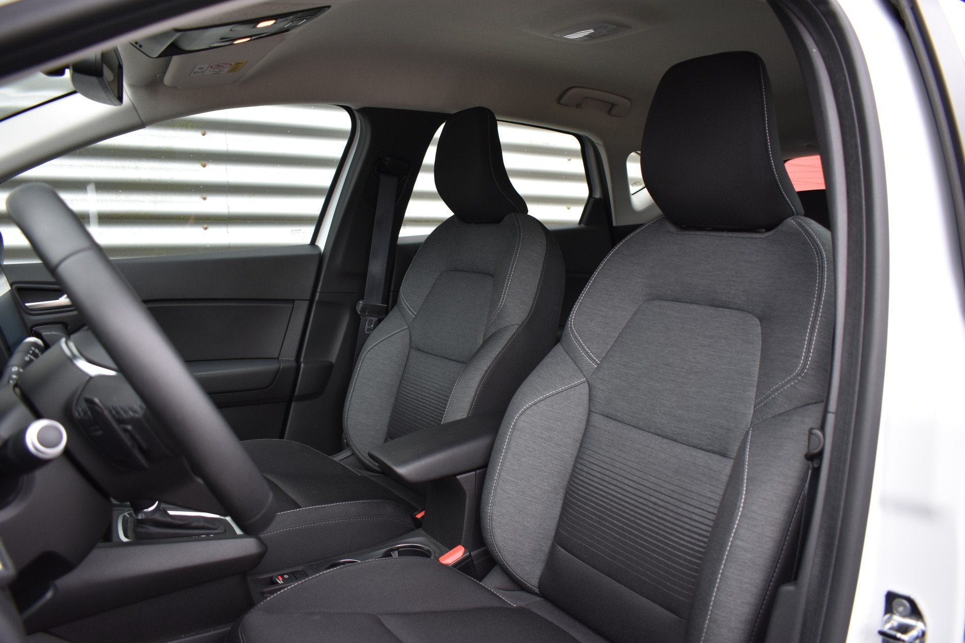 Renault Captur 1.3 TCe 140 Intens LED | Carplay | Keyless |, Stof, Gebruikt, 4 cilinders, Met garantie (alle)