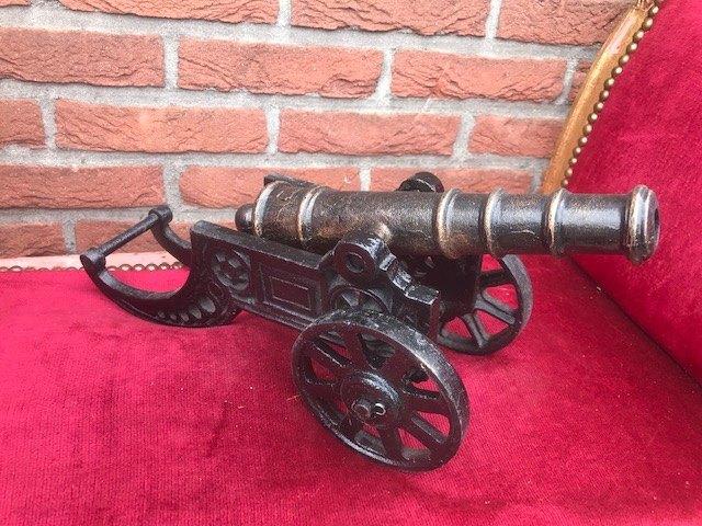 fraai gietijzeren sier kanon, 42 cm lang, Verzamelen, Ophalen of Verzenden, Landmacht, Overige gebieden, Miniatuur of Beeldje