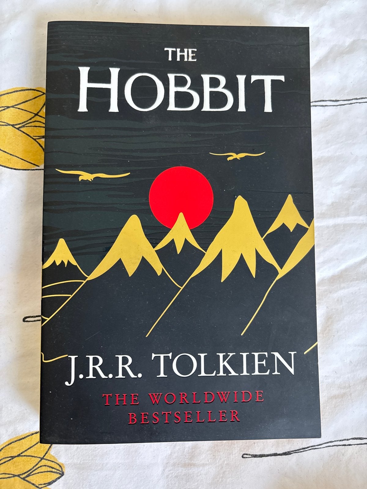 The Hobbit - J.R.R. Tolkien - Wereldwijde Bestseller, Boeken, Ophalen of Verzenden, Zo goed als nieuw, Wereld overig