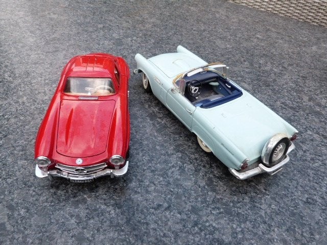 Burago Mercedes 300 sl en Ford Thunderbird, Ophalen of Verzenden, Gebruikt, Auto, Bburago
