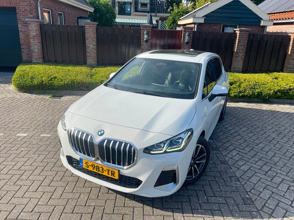 BMW 2-serie Active Tourer 220i M SPORT I PANORAMADAK I HEAD-, Auto's, BMW, 156 pk, Leder en Stof, Wit, Origineel Nederlands