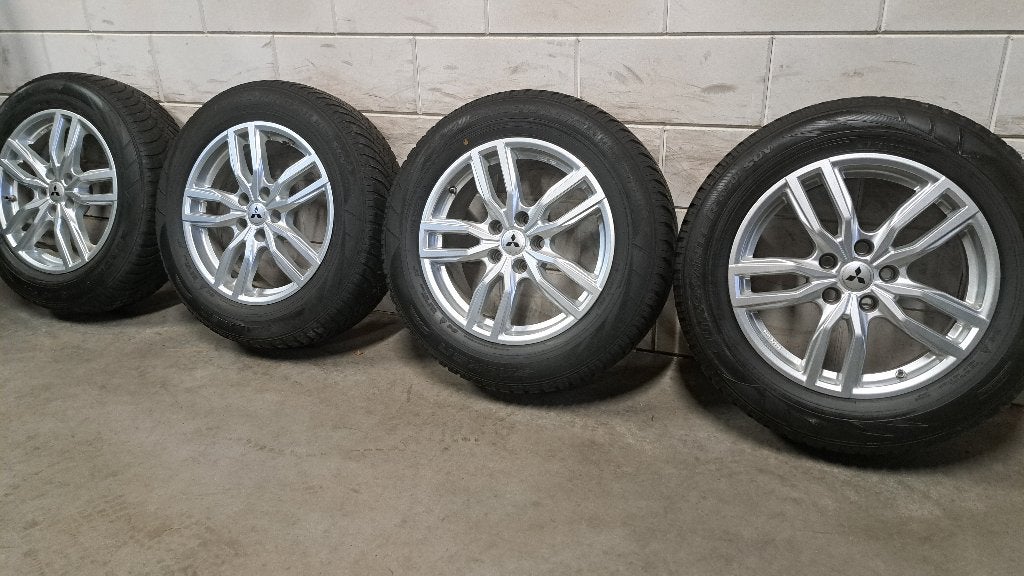 Foto 4 van Lichtmetalen velgen Outlander ASX Sportage IX35 215/65/17
