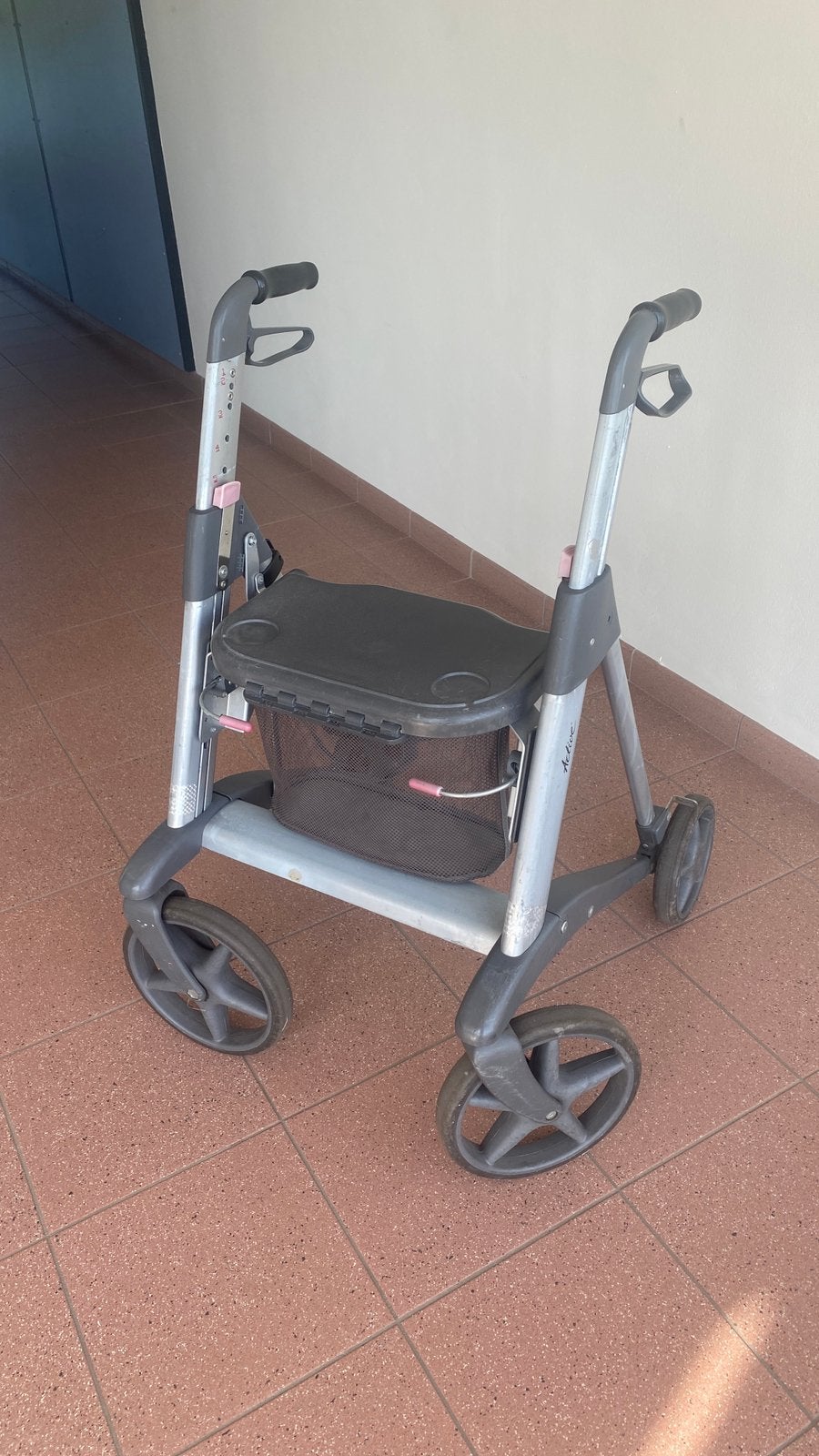 Rollator ANWB active, Ophalen, Lichtgewicht, Zo goed als nieuw