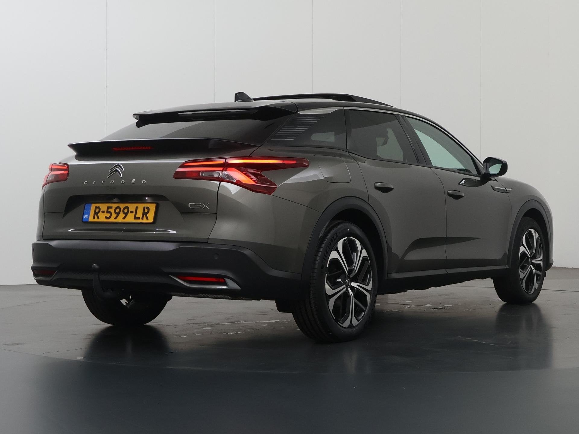 Citroen C5 X 1.6 Plug-in Hybrid 225 Shine | SOH 91,5% | Trek, 1350 kg, 4 cilinders, Hybride Elektrisch/Benzine, 13 kWh