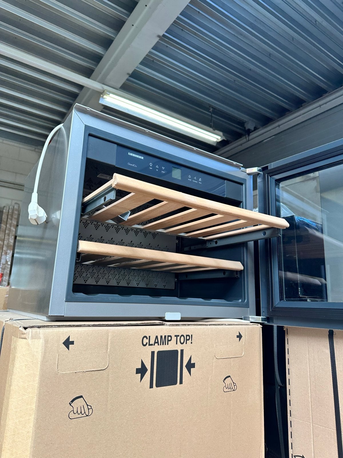 Liebherr Wijnkoeler, Ophalen, 50 – 75, 5 tot 15 flessen, Nieuw