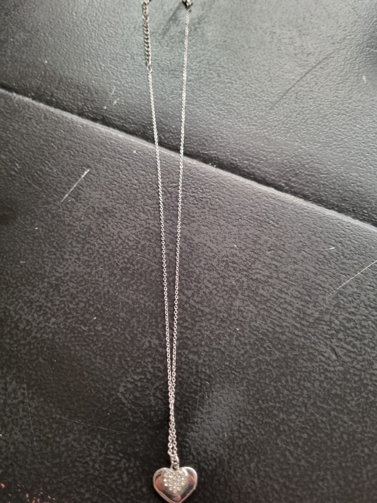 Zilverkleurige ketting met hartjes hanger, Overige materialen, Met hanger, Ophalen of Verzenden, Zo goed als nieuw