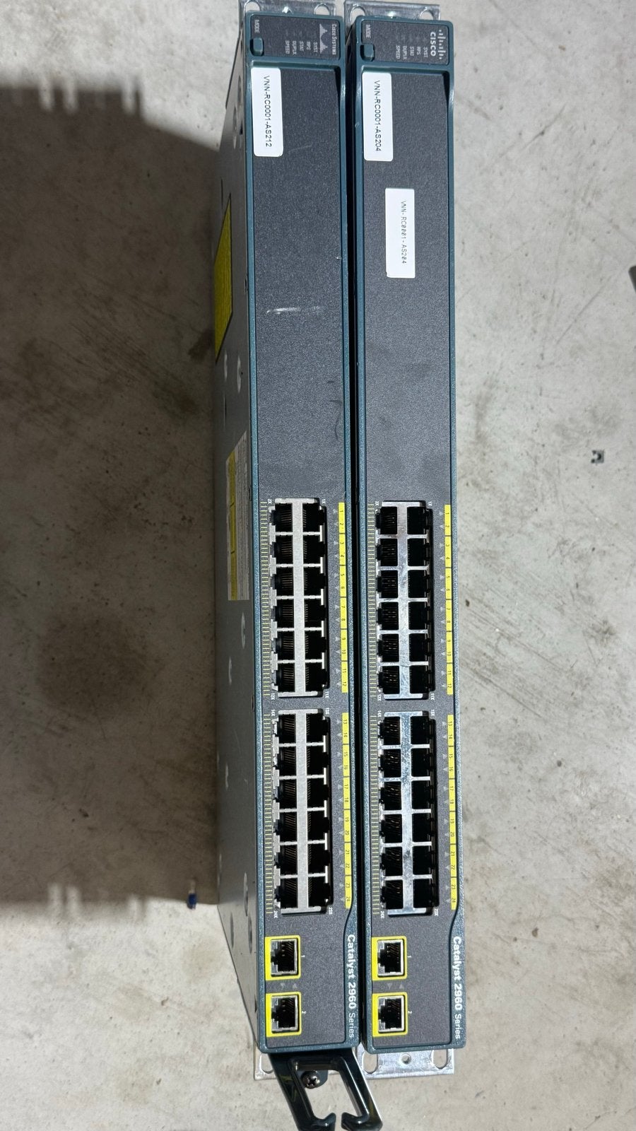 Cisco Catalyst 2960 WS-C2960-24TT-L Managed Switch 24-poort, Computers en Software, Netwerk switches, 350 E. Plumeria Drive, San Jose, CA 95134, USA
