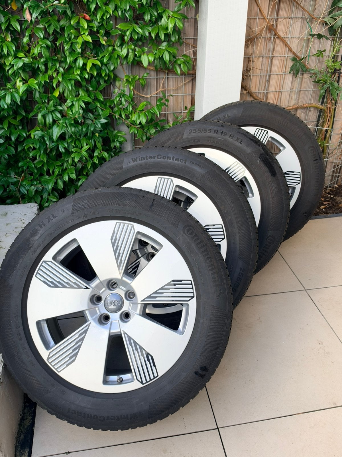 Originele Audi e-tron winterset 19 inch – Continental, Auto-onderdelen, 255 mm, Banden en Velgen, Winterbanden, Ophalen