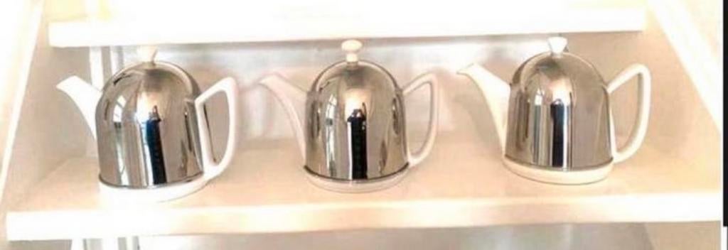 Bredemeijer theepot Klassiek Design 1953 - Porselein/RVS, Antiek en Kunst, Ophalen of Verzenden