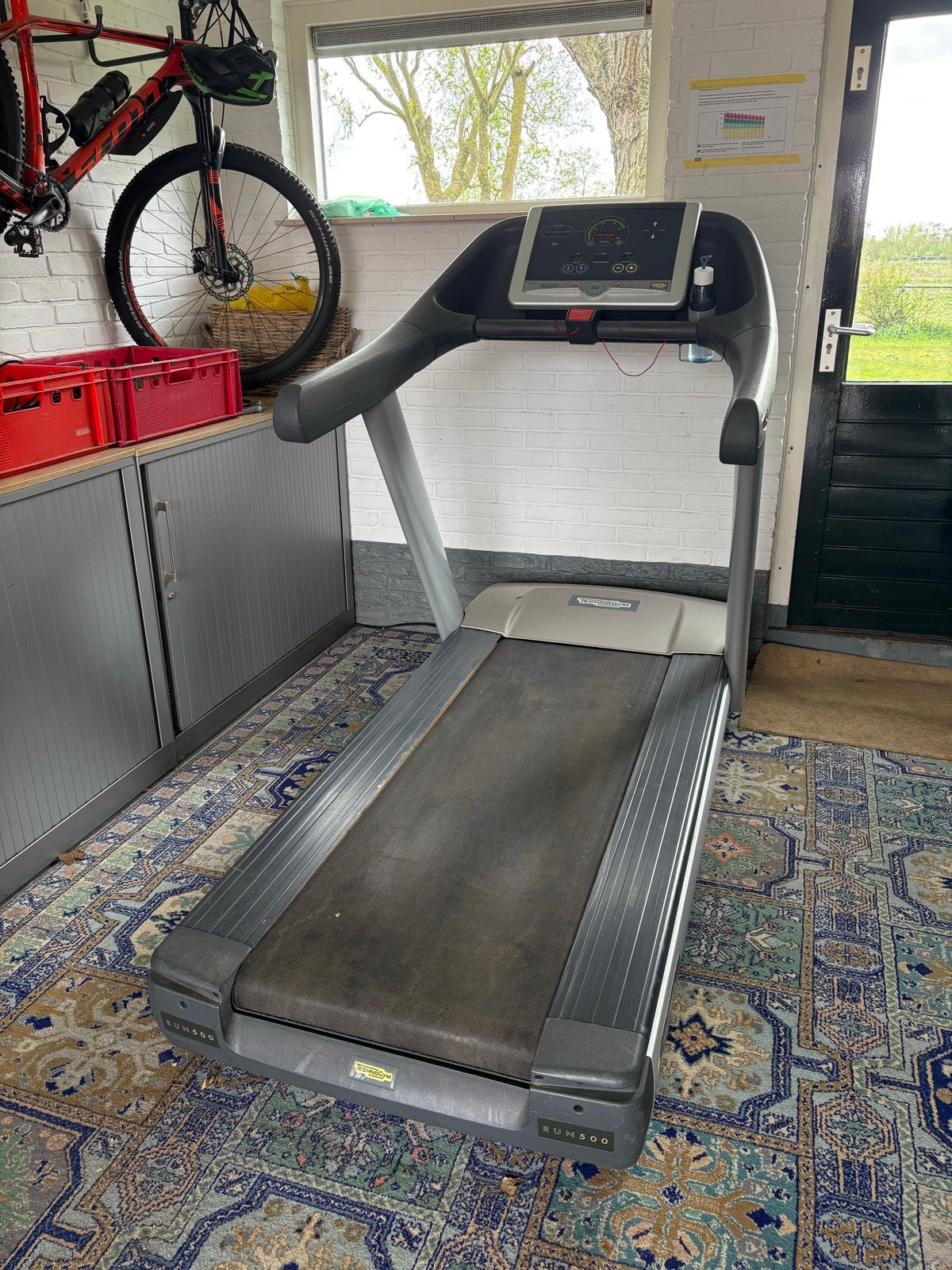 Technogym Run 500 Loopband - Professionele Kwaliteit, Sport en Fitness, Ophalen, Gebruikt, Metaal, Loopband