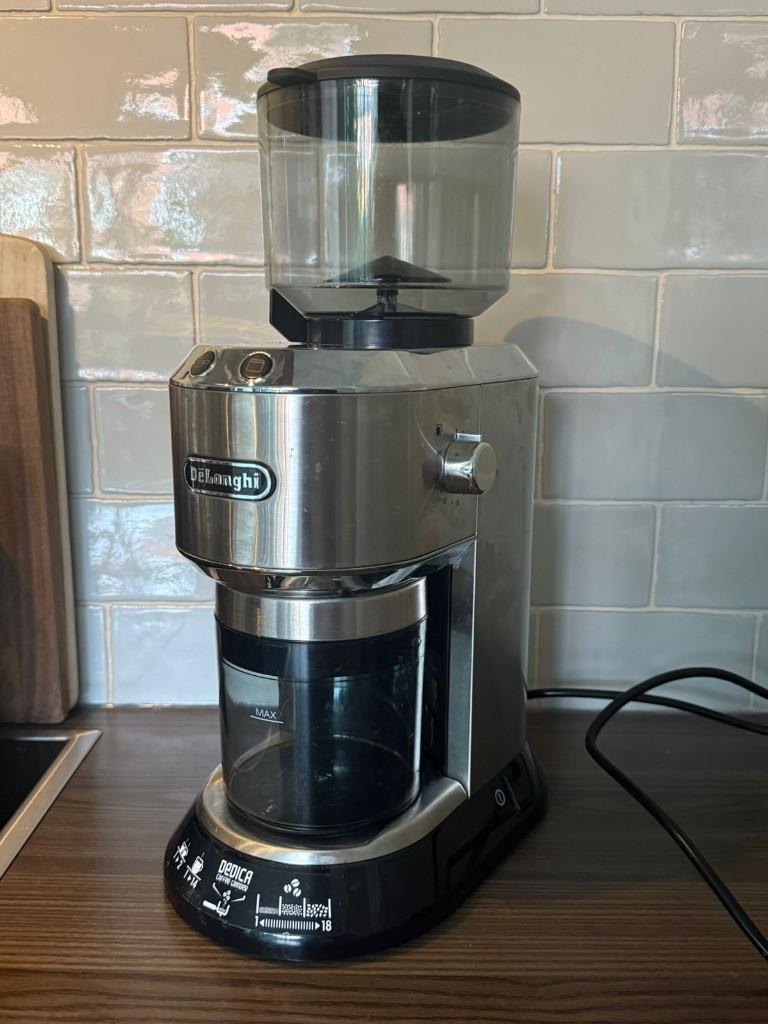 De'longhi Dedica Koffiemolens, Witgoed en Apparatuur, Koffiezetapparaten, Ophalen of Verzenden, Gebruikt, Overige modellen, Koffiebonen
