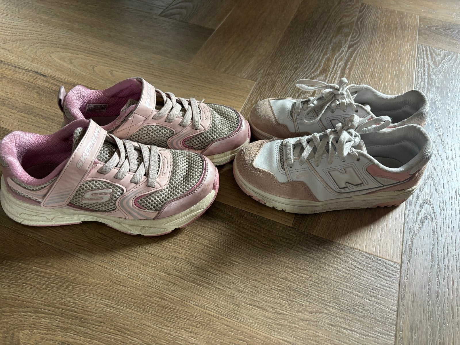 Meisjes schoenen New Balance en Skechers sneakers maat 32, Ophalen of Verzenden, Zo goed als nieuw, Meisje, Sportschoenen