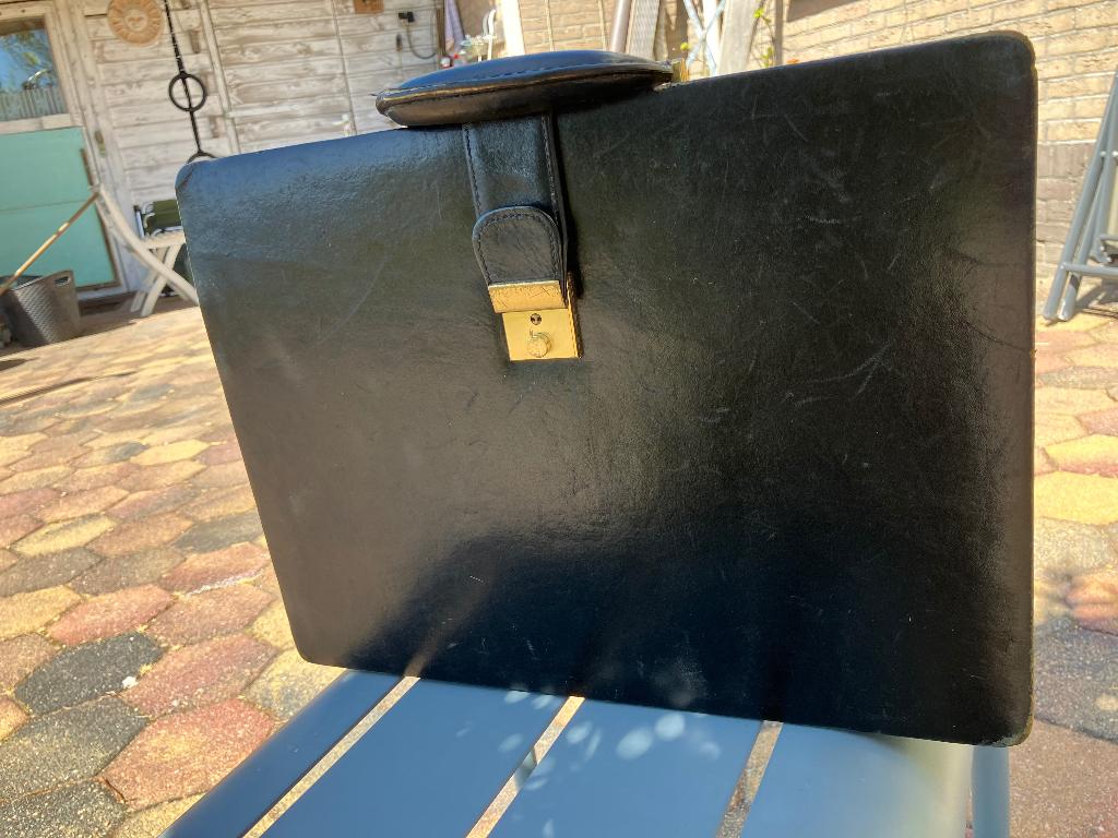 Vintage leren attaché koffertje, Gebruikt, Ophalen of Verzenden, Minder dan 35 cm, Minder dan 50 cm