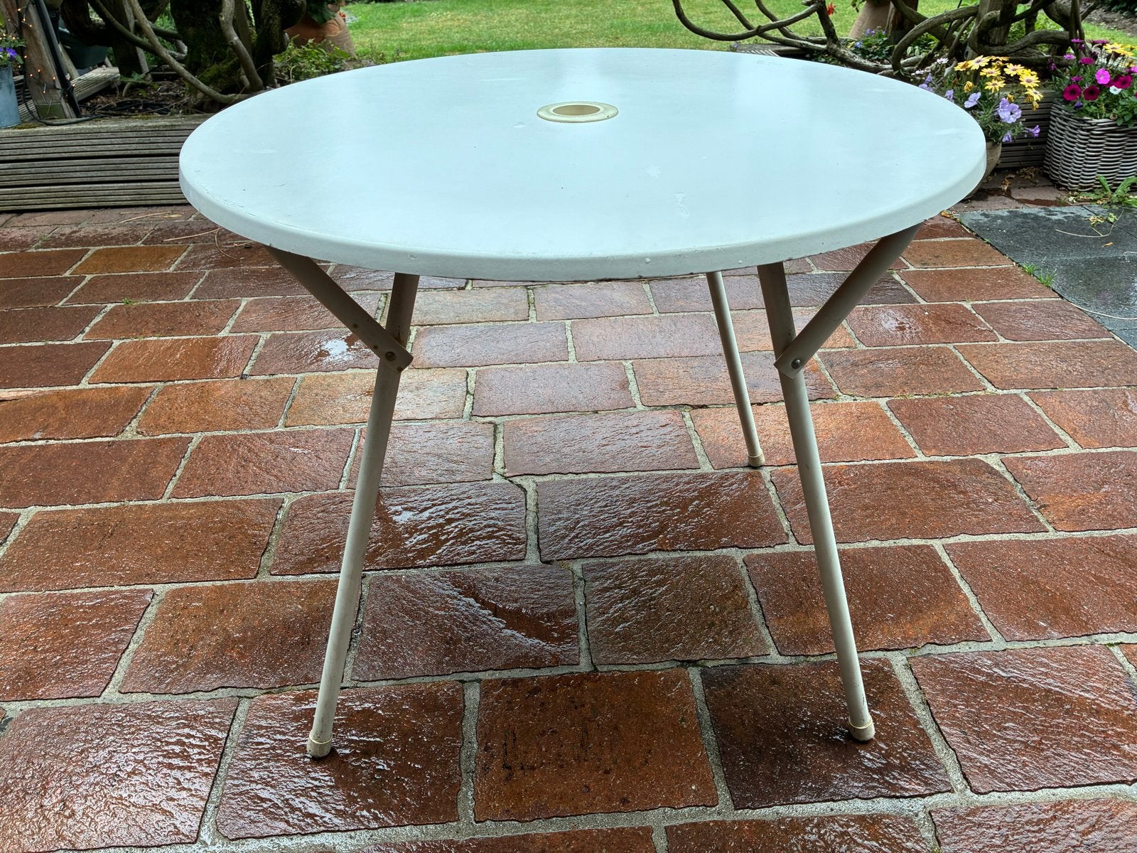 Witte ronde klaptafel - 67 cm hoog, 80 cm doorsnede, Ophalen, Gebruikt, Rond, Kunststof