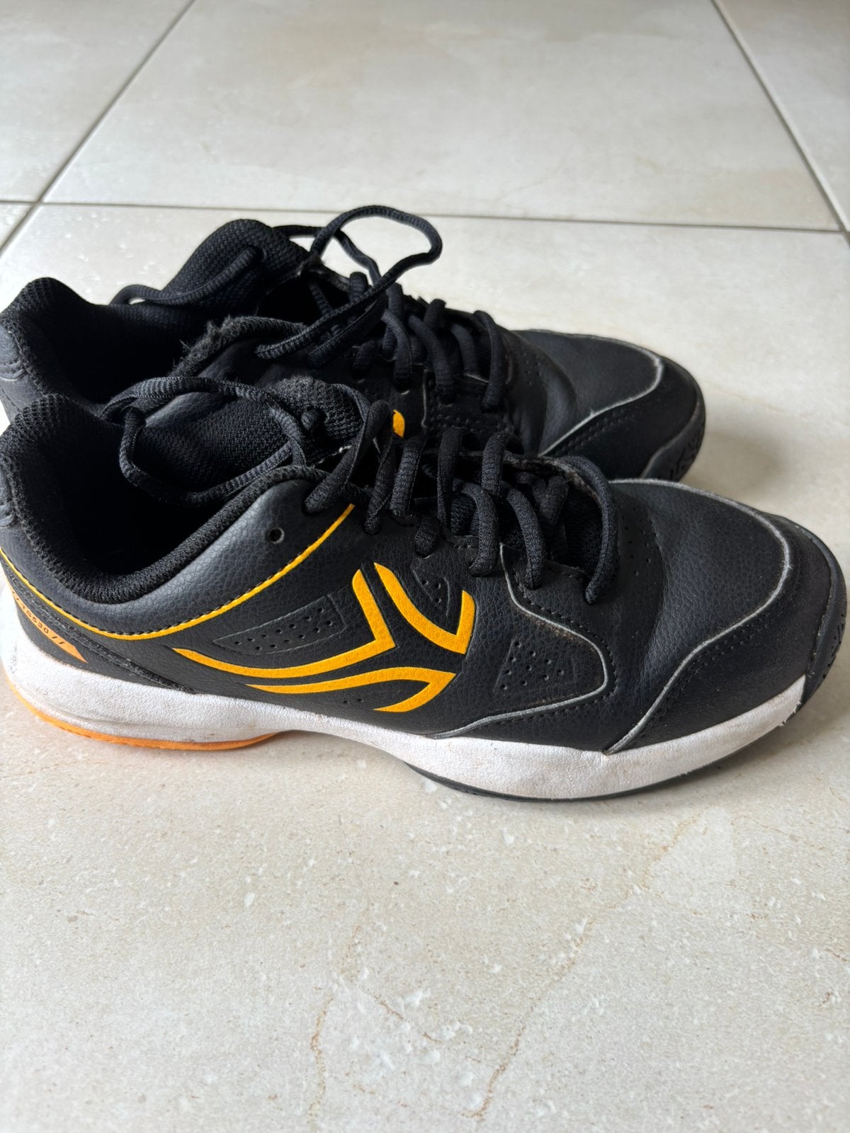 Sportschoenen artengo maat 37,5, Ophalen of Verzenden, Gebruikt