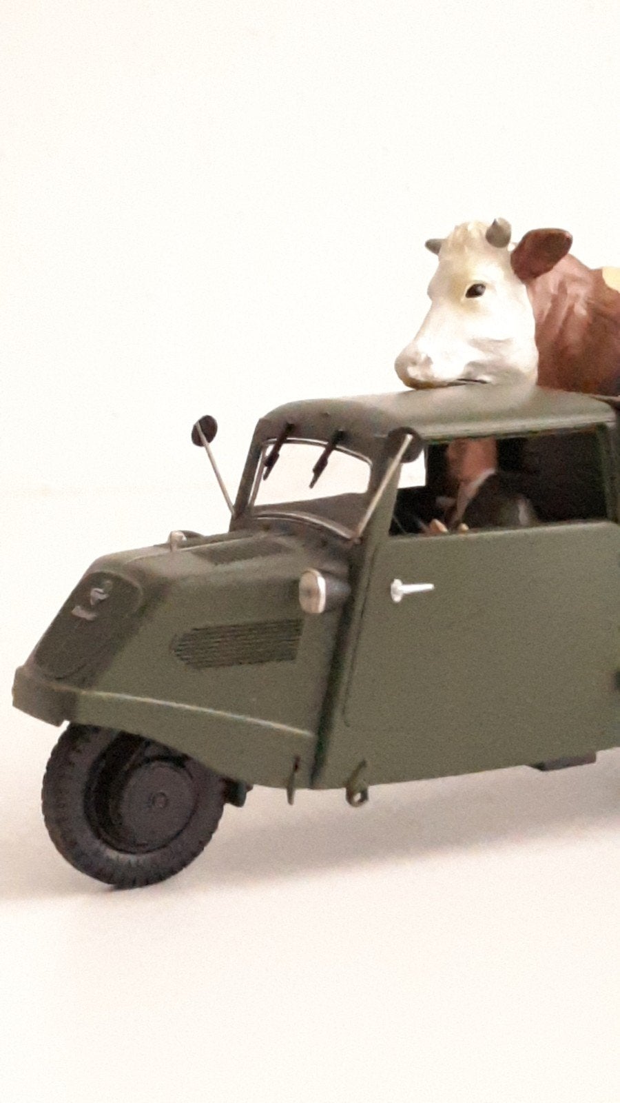 Hubner 7004 Veetransport Wagen Schaal 1:32 met Koe, Ophalen of Verzenden