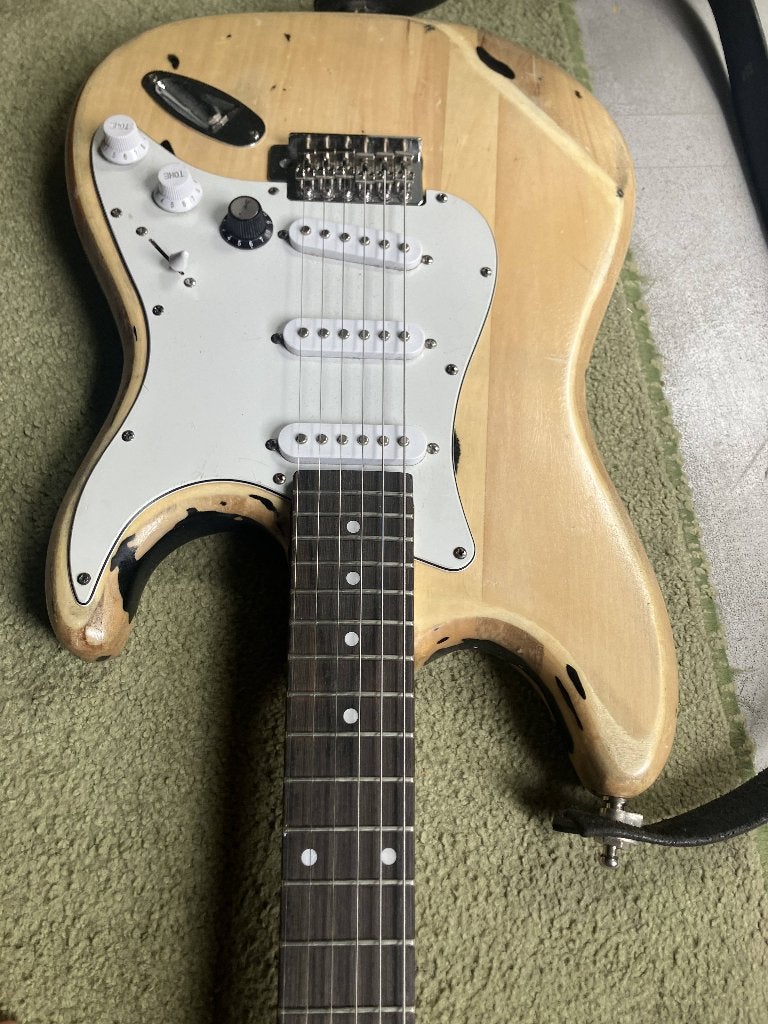 Foto 7 van Elektrische gitaar (strat body, tele hals)