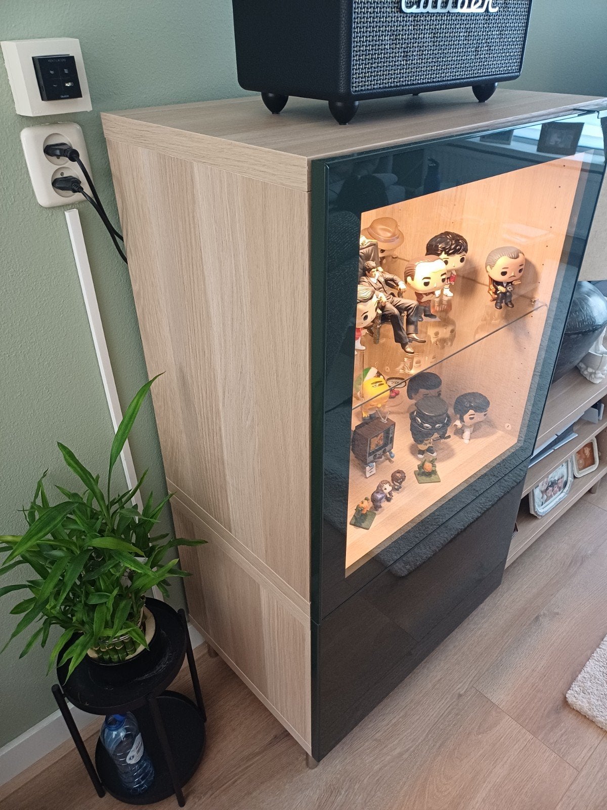 Ikea bestå kastje  en Tv meubels met licht, Ophalen, Zo goed als nieuw