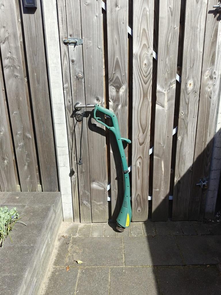 Gratis - Gras trimmer zonder beschermkapje, werkt nog prima, Ophalen, Gebruikt, Onbekend, 10 tot 30 cm