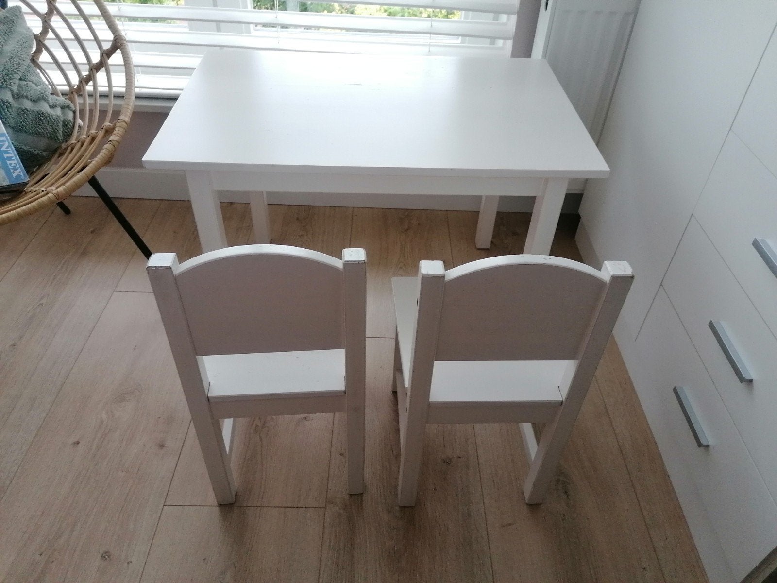 Tafel en stoeltjes wit, Kinderen en Baby's, Kinderkamer | Tafels en Stoelen, Ophalen, Gebruikt, Tafel(s) en Stoel(en)