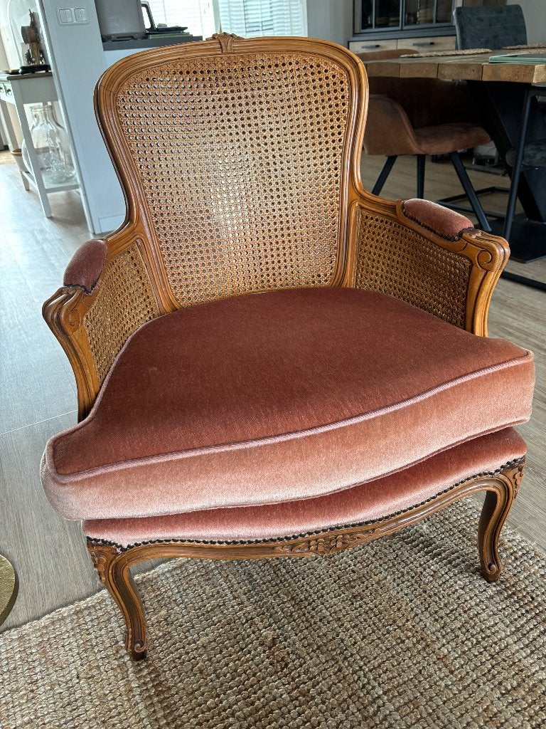 Prachtige vintage Franse fauteuil met cannage en velours, Huis en Inrichting, Ophalen, Hout, Gebruikt, 75 tot 100 cm