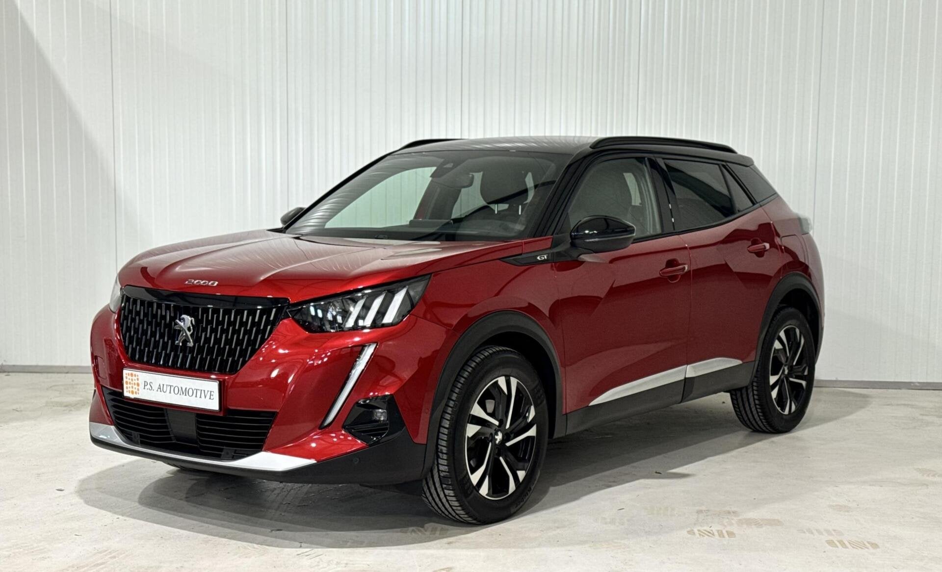 Peugeot 2008 1.2 Pure Tech GT Line|CARPLAY|LANE|360 CAMERA, 360° camera, Gebruikt, Zwart, 4 cilinders