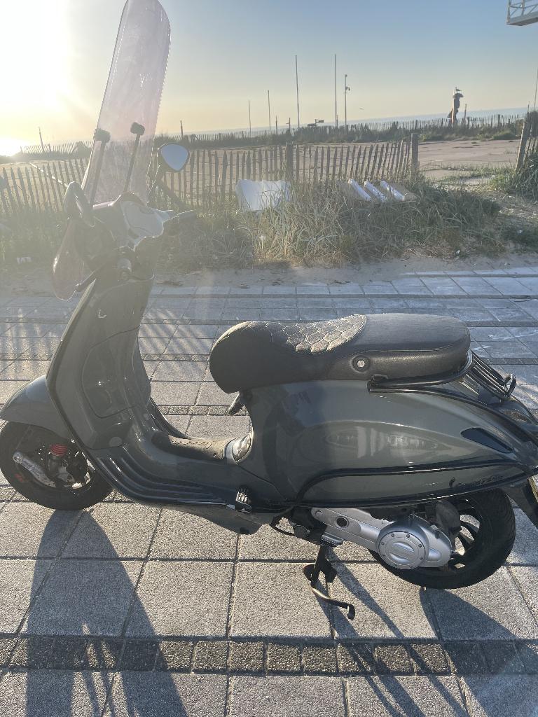 vespa sprint 2018, Fietsen en Brommers, Scooters | Vespa, Ophalen, Gebruikt, Maximaal 45 km/u, Vespa S