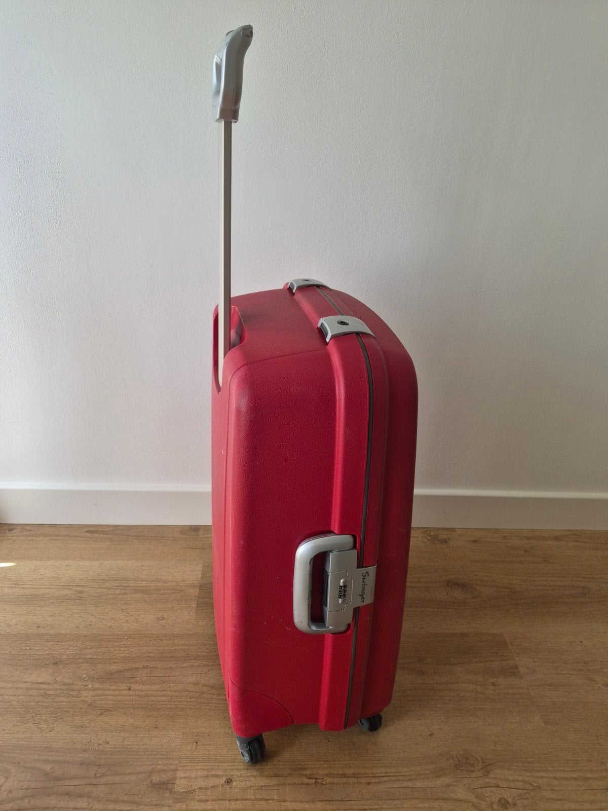 Koffer rood Swinger met Wieltjes en Slot, Sieraden, Tassen en Uiterlijk, Koffers, Gebruikt, Hard kunststof, 45 tot 55 cm, Wieltjes