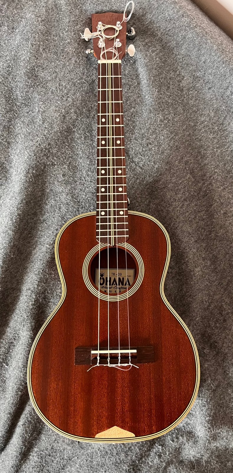 Ohana TK-39 tenor ukulele (in bariton stemming), Ophalen of Verzenden, Zo goed als nieuw, Ukelele