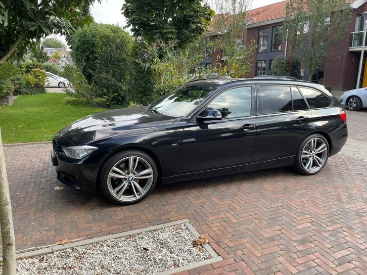 BMW 3-Serie 328i High Exe Sport Shadow met KM Historie, Auto's, BMW, Automaat, 745 kg, 4 cilinders, Zwart