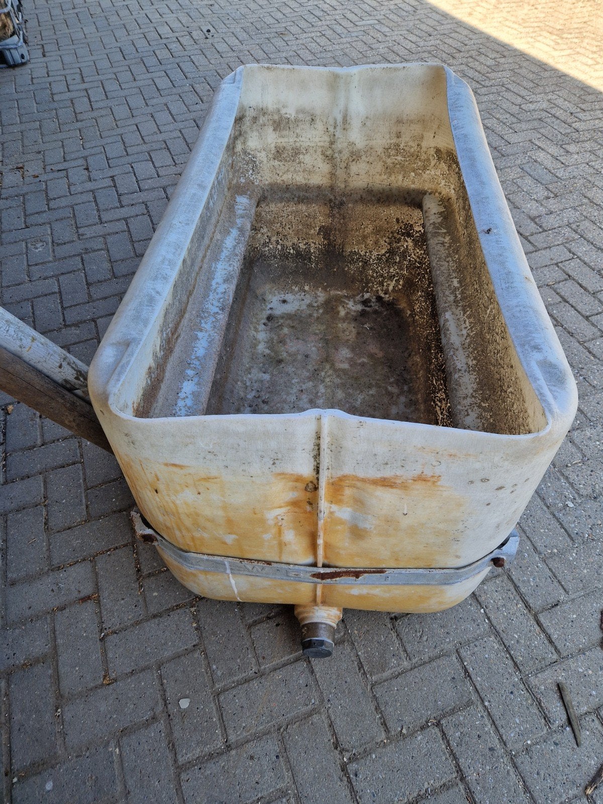 4 drinkbakken voor paarden of vee. Water voorziening voor in, Dieren en Toebehoren