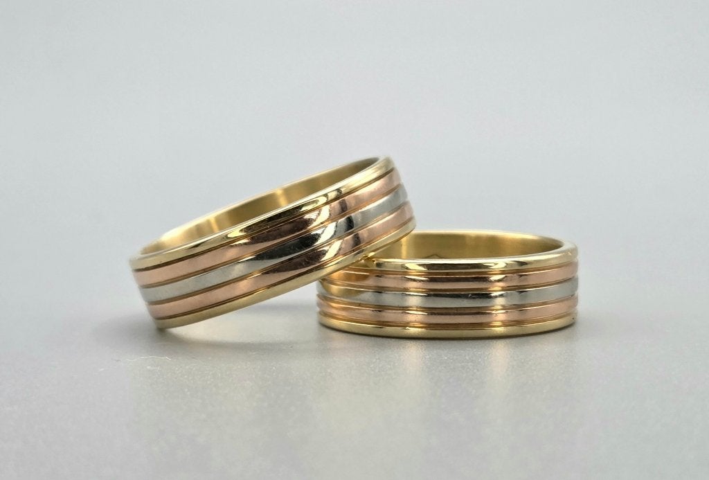 Gouden Vintage tri-color trouw ringen set. 2026/549