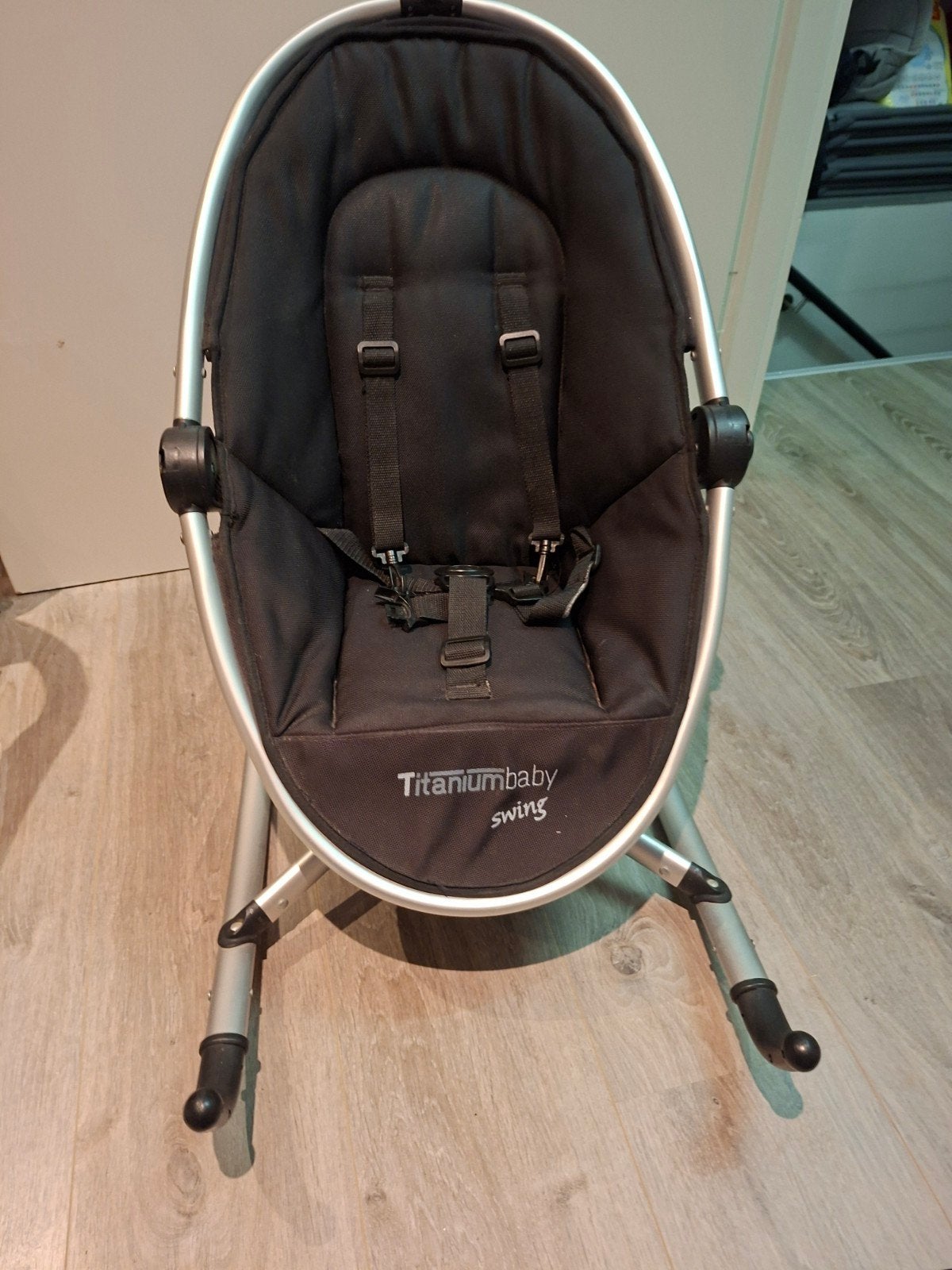 Titaniumbaby Swing Wipstoel met draaibaar onderstel, Overige merken, Gebruikt, Wipstoel, Met gordel(s) of riempje(s)