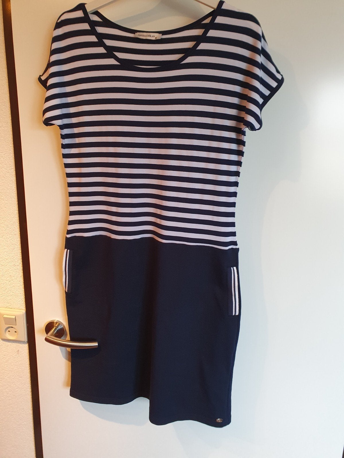 NIEUW!!!! jurk maat M marine look Angelle Milan, Kleding | Dames, Maat 38/40 (M), Angelle Milan, Blauw, Nieuw