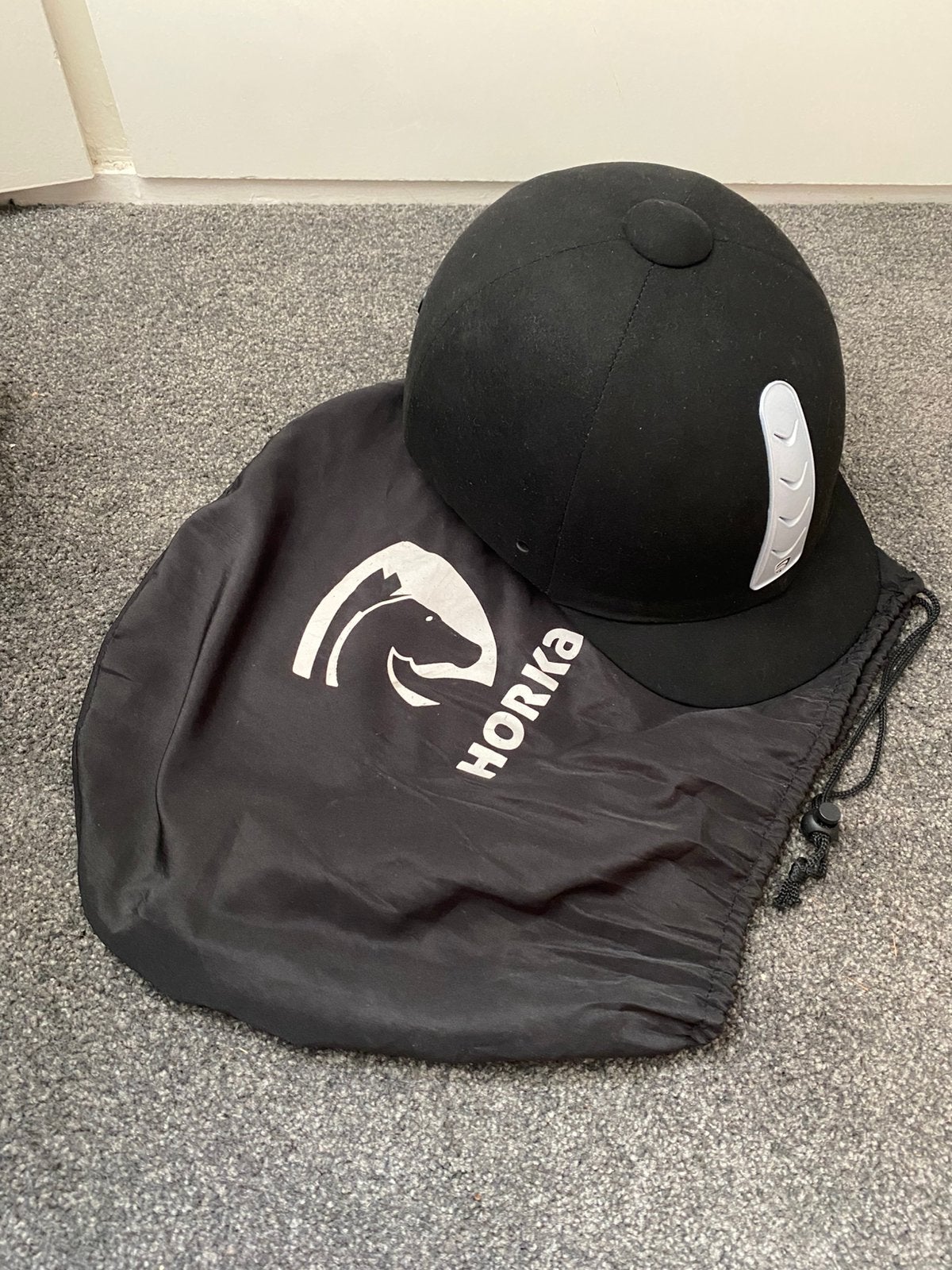 Paardrijcap Horka maat M 56-58, Dieren en Toebehoren, Paardrijkleding, Horka, Ophalen of Verzenden, Zo goed als nieuw, Zwart
