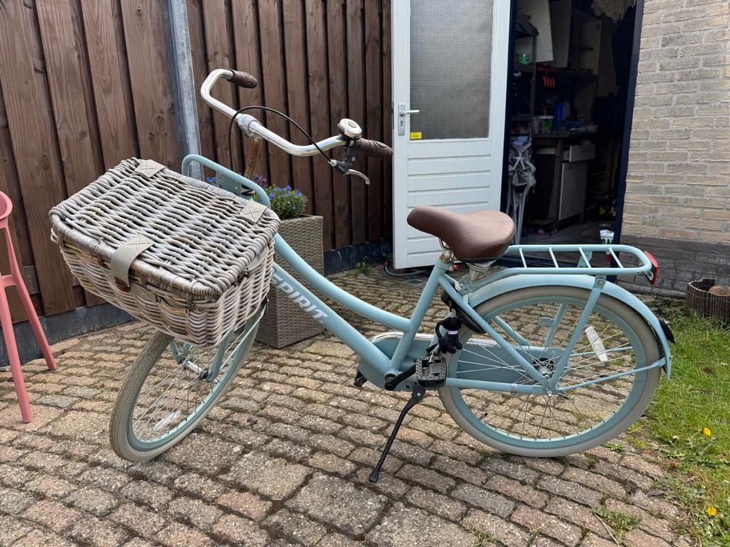 Spirit fiets met mand - prima staat ondanks wat roest, Fietsen en Brommers, Fietsen | Meisjes, Ophalen, Gebruikt, Terugtraprem