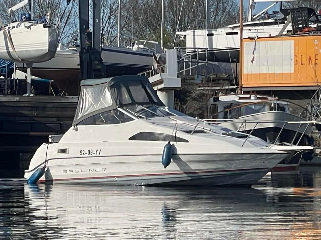 Bayliner 2255 vaarklaar MerCruiser 3.0 zuinig Motorboot, Ophalen, Binnenboordmotor, 120 tot 200 pk, Zo goed als nieuw
