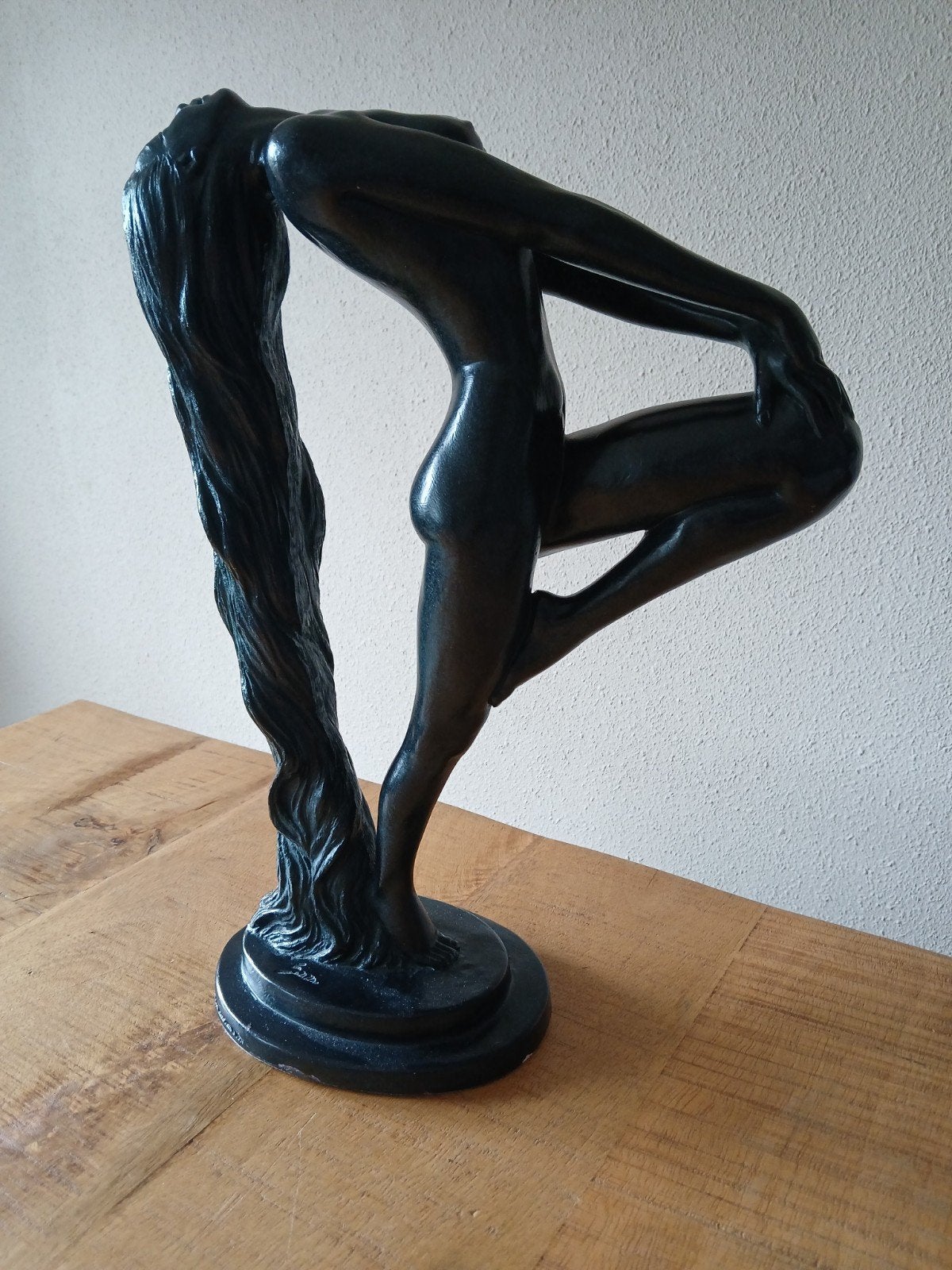 Elegant sculptuur van dansende vrouw, 40 cm hoog, Antiek en Kunst, Ophalen of Verzenden