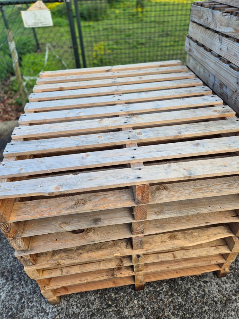 Pallets 123 cm bij 107 cm, 100 cm of meer, 60 cm of meer, Overige typen, Minder dan 35 cm