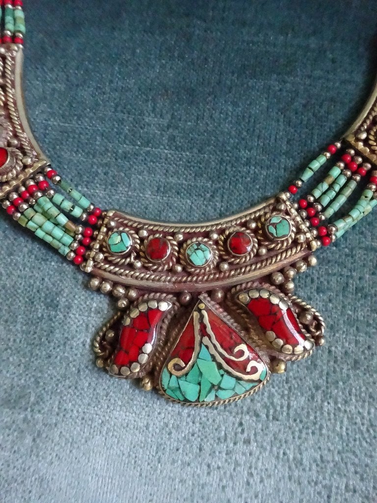 Etnische ketting Tibet of Nepal turqouise en rodesteen inleg, Ophalen of Verzenden, Zo goed als nieuw, Met edelsteen, Zilver