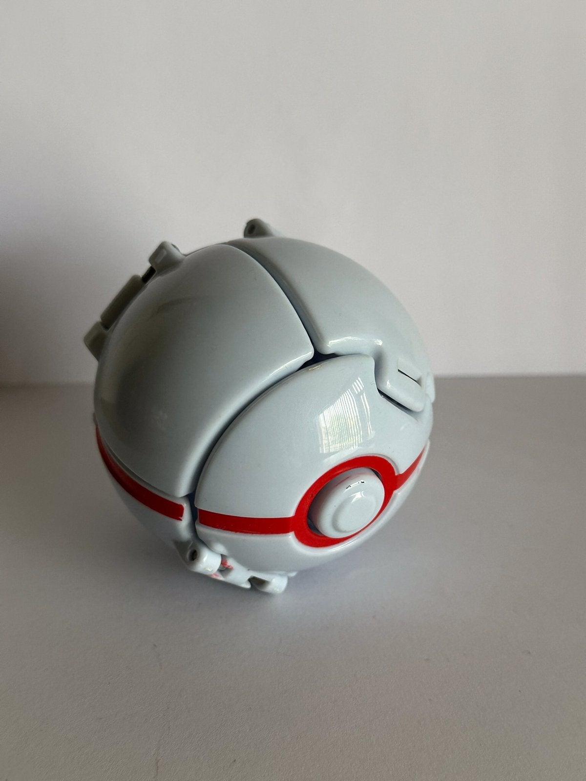 Tomy Pokemon Pokeball zonder figuurtje, Verzamelen, Poppetjes en Figuurtjes, Ophalen of Verzenden, Zo goed als nieuw